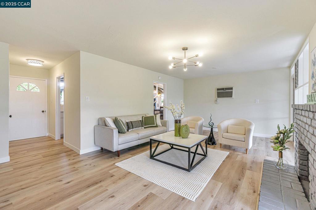 3119 Meadowbrook Dr