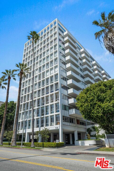 7135 Hollywood Boulevard 204