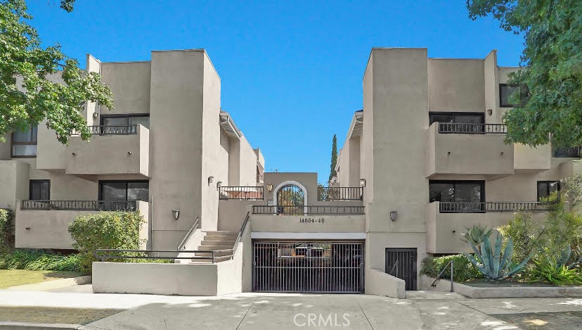 BEST DEAL IN TOWN! Updated & Stylish Townhome in Prime Sherman Oaks.
Discover this beautifully updated 2 bedroom + BONUS ROOM & 2.5 bath townhome, nestled in a gated and well-maintained complex with a quiet, peaceful atmosphere—right in the heart of vibrant Sherman Oaks. Bright and spacious, the home features an open floor plan, a modern kitchen filled with natural light, and updated bathrooms with gorgeous contemporary finishes.
Enjoy sleek new flooring throughout, in-unit laundry, and direct-access parking equipped with a TESLA charger—combining style and practicality.
Beyond the two generously sized bedrooms, this home includes a spacious bonus room—ideal for a home theater, dedicated office, creative studio, or ultimate man cave. A rare find, this flexible space lets you personalize your home to match your lifestyle.
Located just minutes from top dining, shopping, and with easy freeway access, this townhome delivers the perfect blend of comfort, style, and convenience.