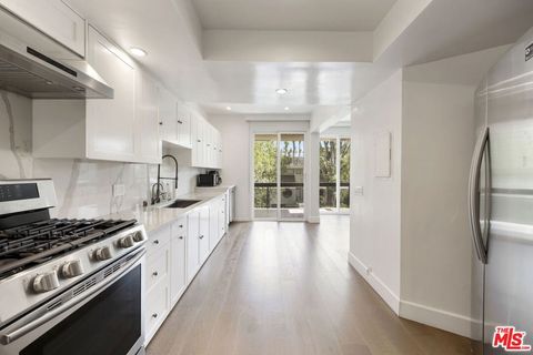Photo of 723 Westmount Drive #206, West Hollywood, CA 90069 (MLS # 26645793)
