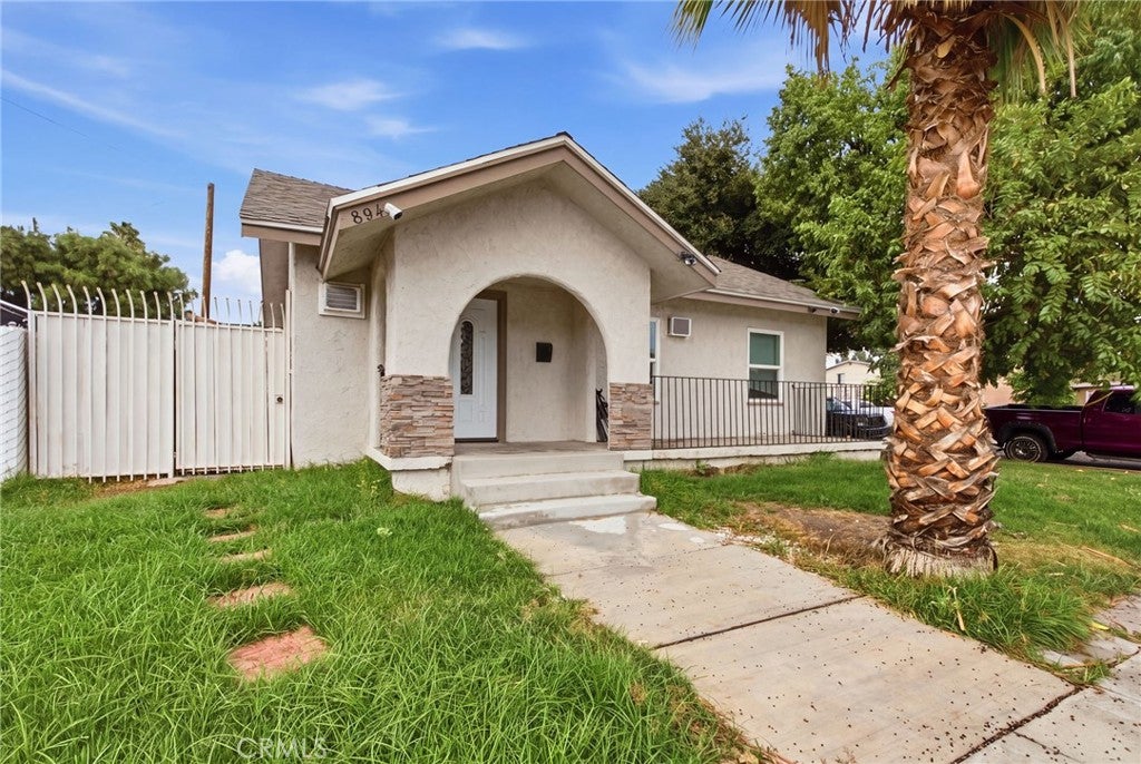 891 E 6th
