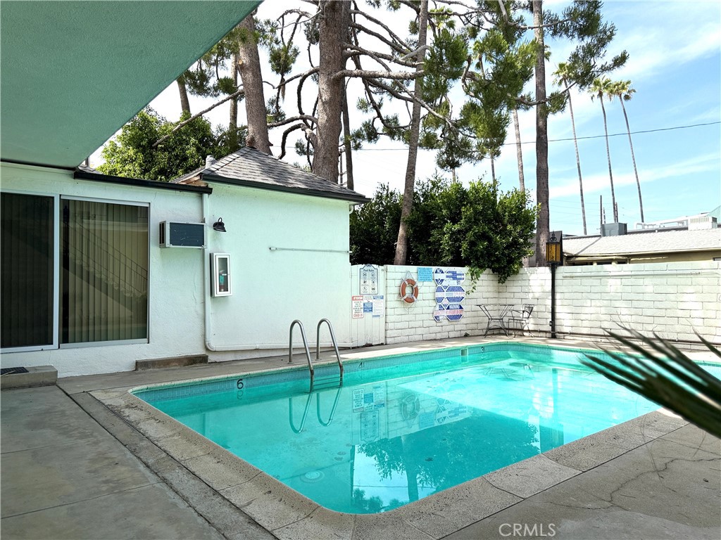 13223 Moorpark Street 1