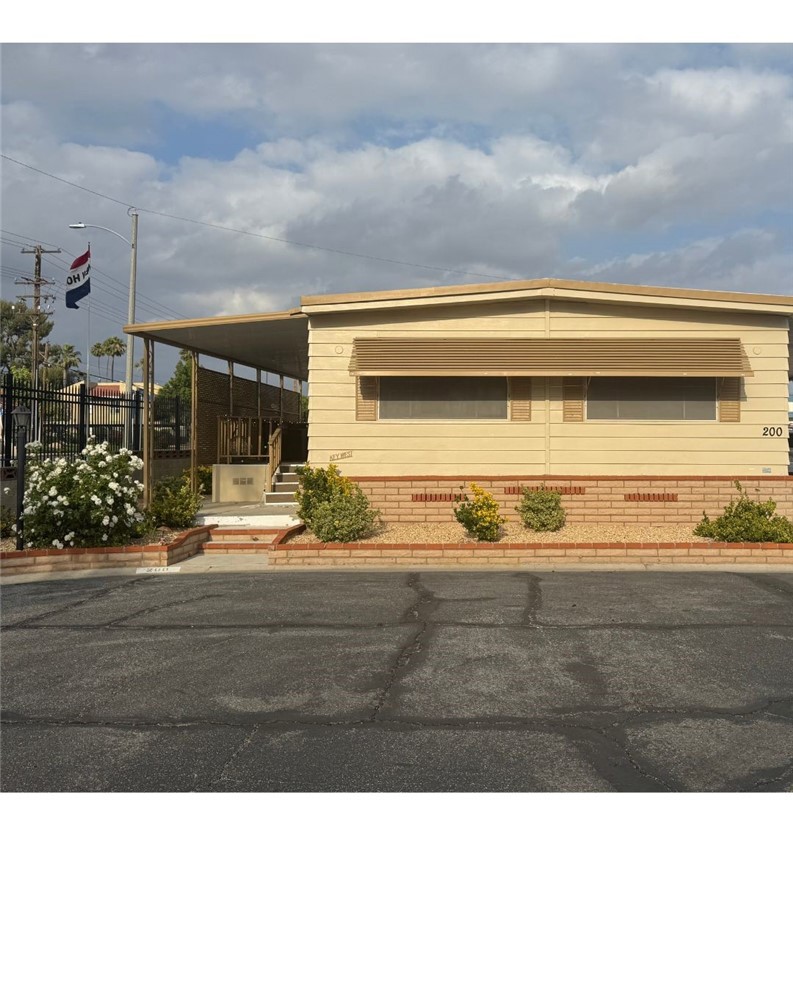 2205 W Acacia 200