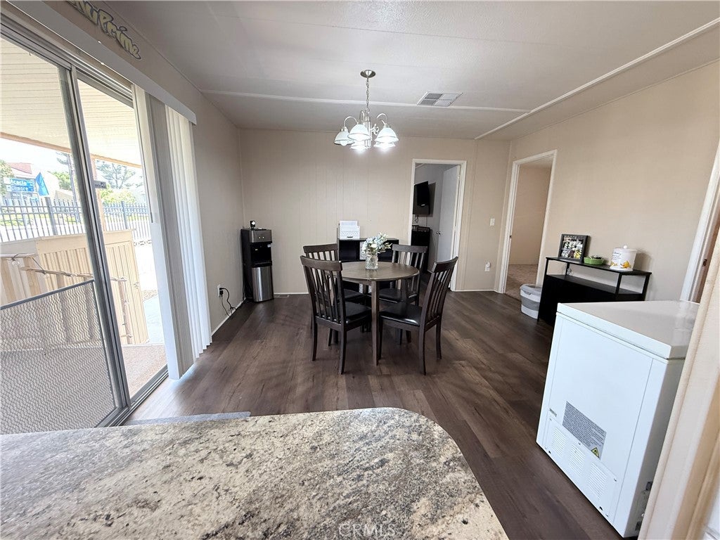 2205 W Acacia 200