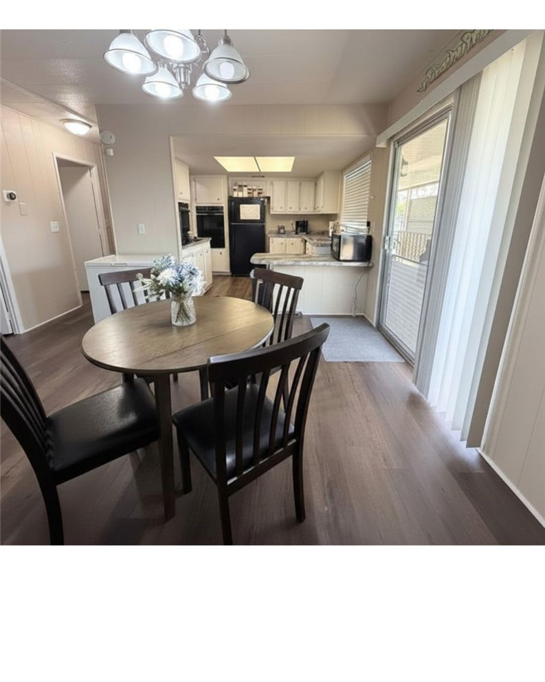 2205 W Acacia 200