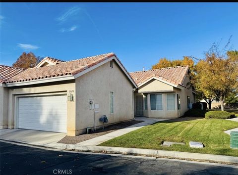 Photo of 11670 Oak Street, Apple Valley, CA 92308 (MLS # HD26032255)