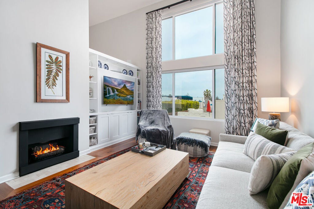 2332 Fox Hills Drive