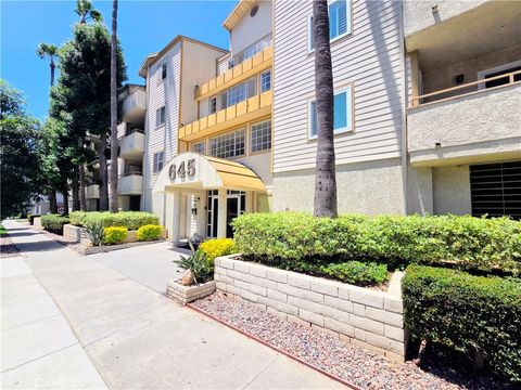 Photo of 645 Chestnut Avenue #215, Long Beach, CA 90802 (MLS # PW26143559)