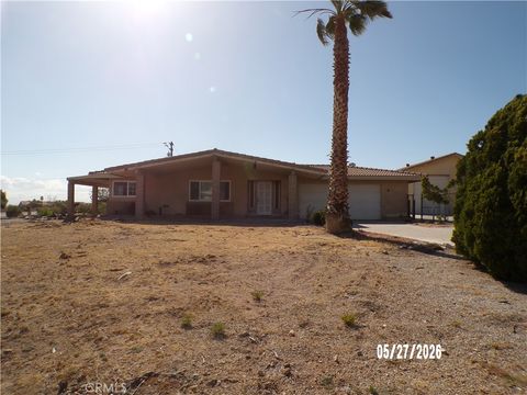 Photo of 16420 Malahat Rd, Apple Valley, CA 92307 (MLS # CV26117188)