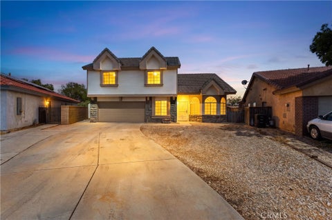 Photo of 1000 Cloverdale Court, Rosamond, CA 93560 (MLS # SR26190037)