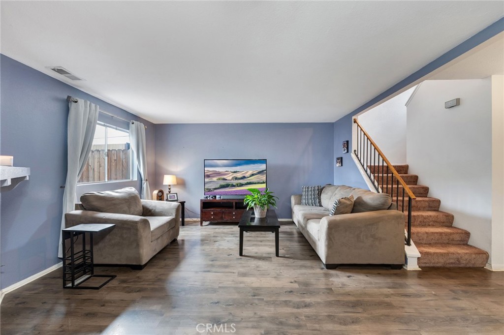 2389 S Reservoir