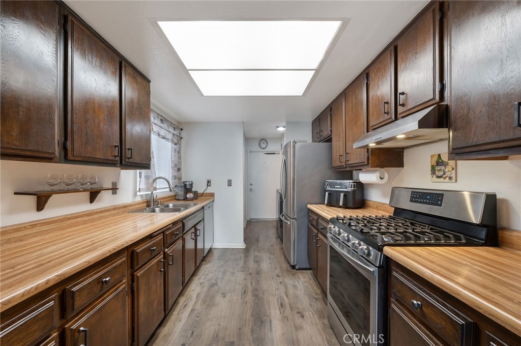 2389 S Reservoir