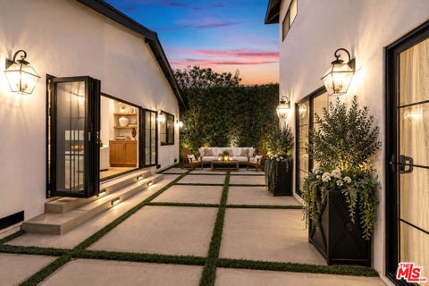 Photo of West Hollywood, CA 90048 (MLS # 26984687)
