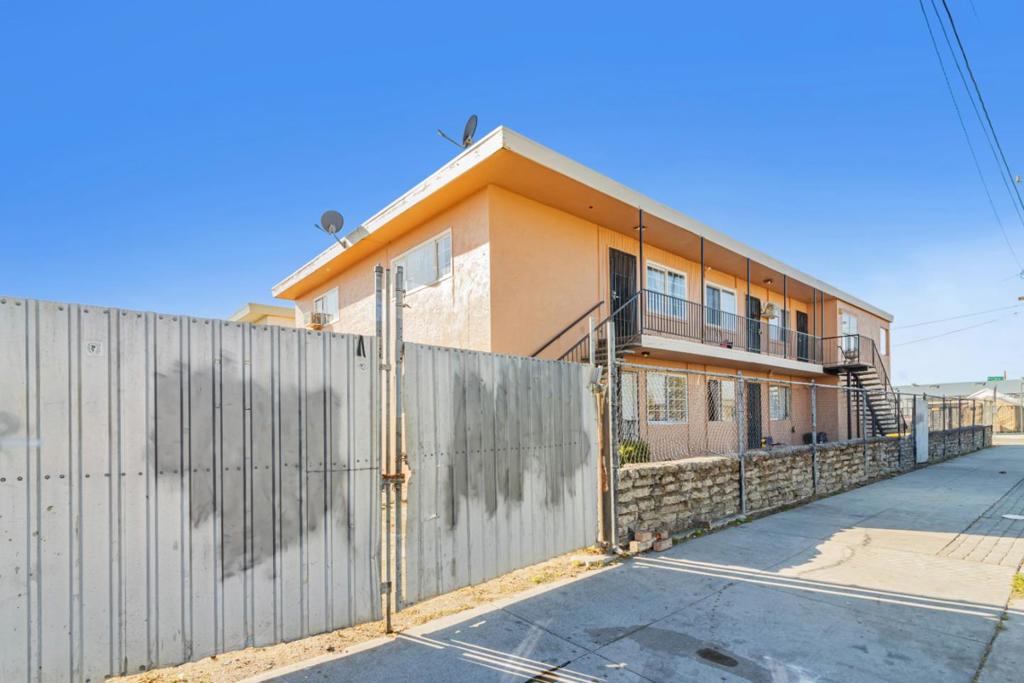 748 Clara Street