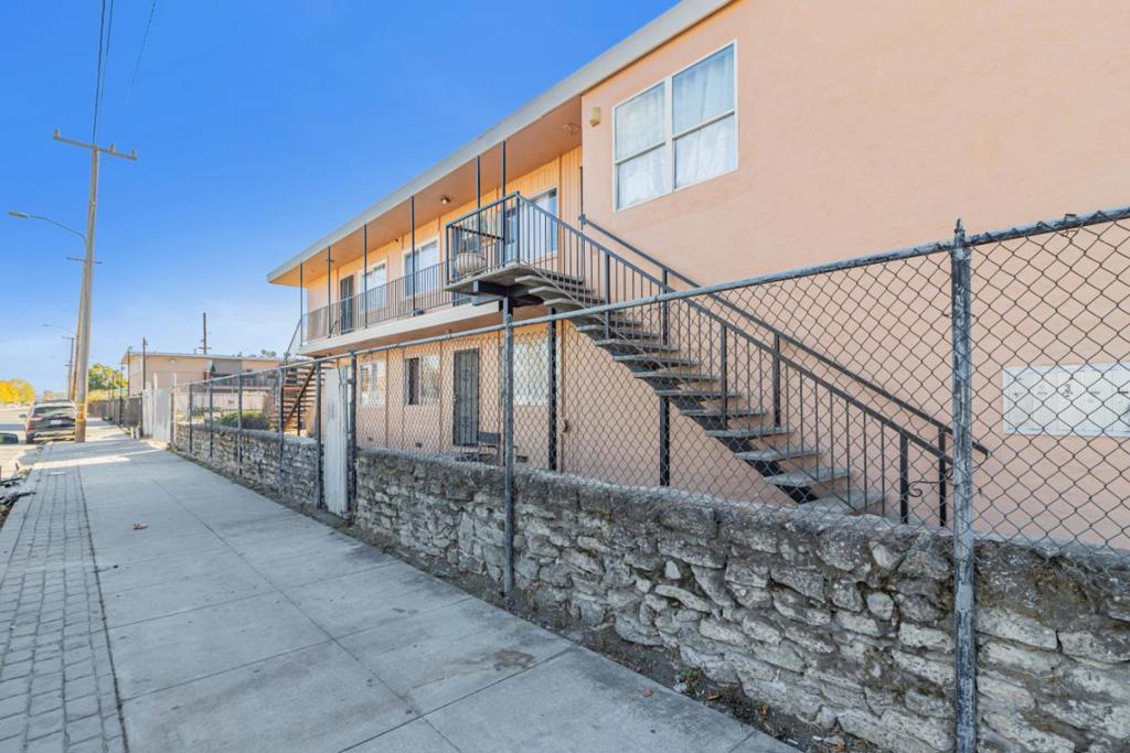 748 Clara Street
