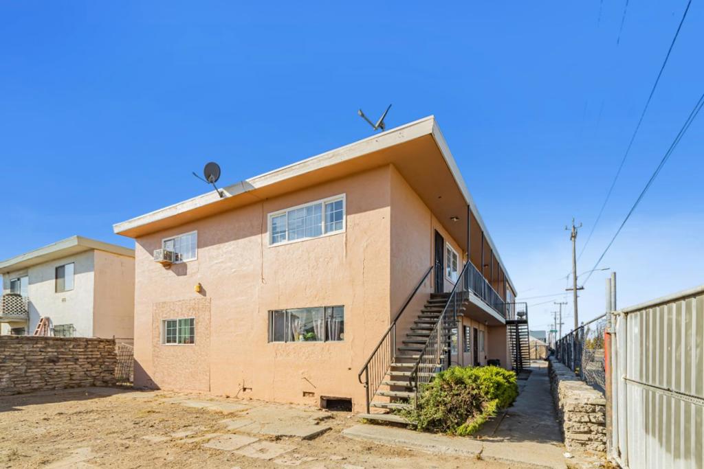 748 Clara Street