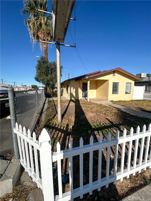 Photo of 155 N 1st St, Blythe, CA 92222 (MLS # OC25199000) Photo of 155 N 1st St, Blythe, CA 92222 (MLS # OC25199000)