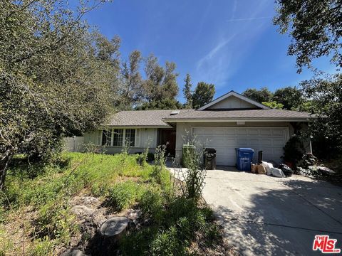Photo of 22323 Miranda Street, Woodland Hills, CA 91367 (MLS # 26667999)