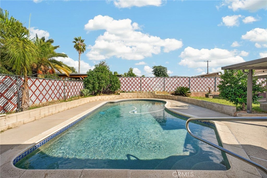 Properties 2 2003 Capri Avenue