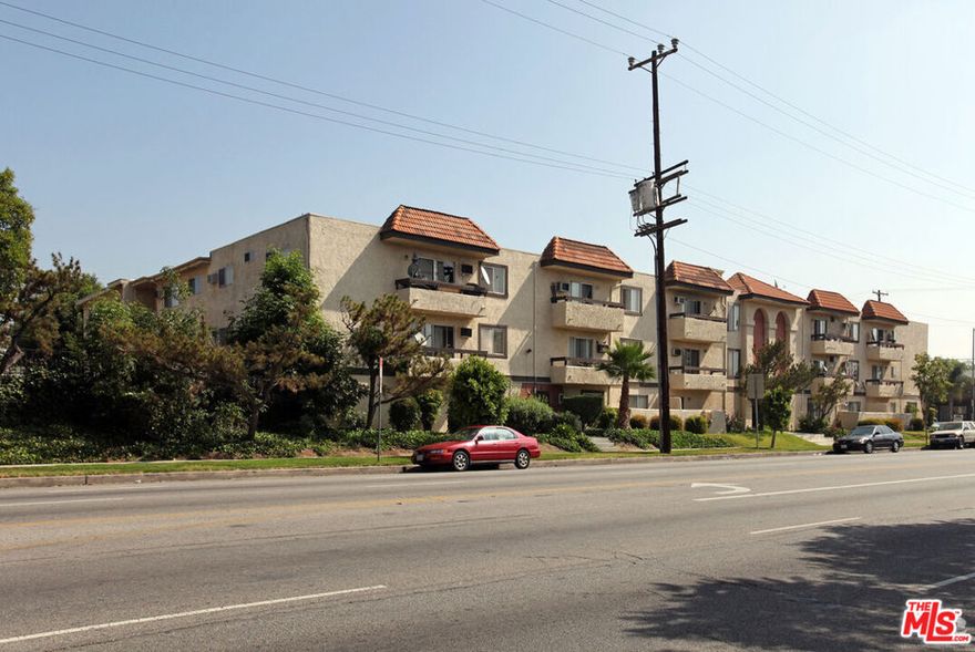 Beautiful 1 bedroom & 1 bath in an excellent location. Water and trash included.