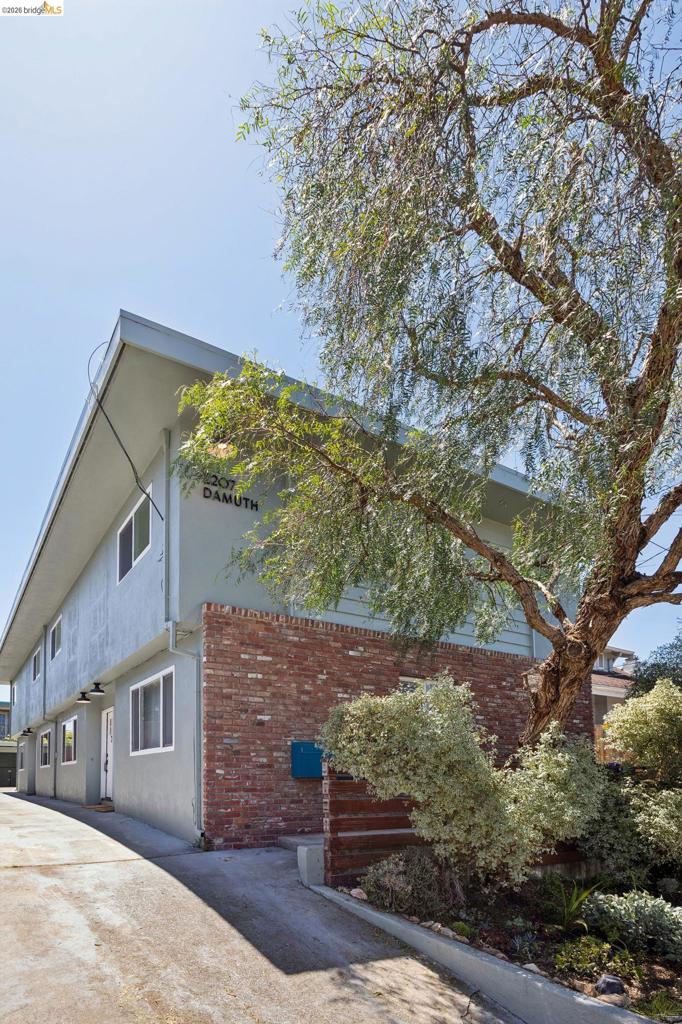 2207 Damuth St 2