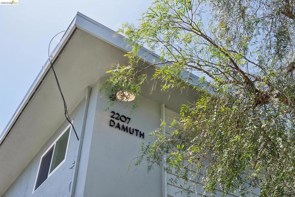 2207 Damuth St 2