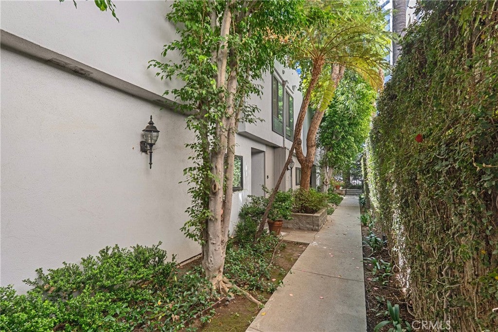 10933 Wellworth Avenue 10, Los Angeles CA 90024