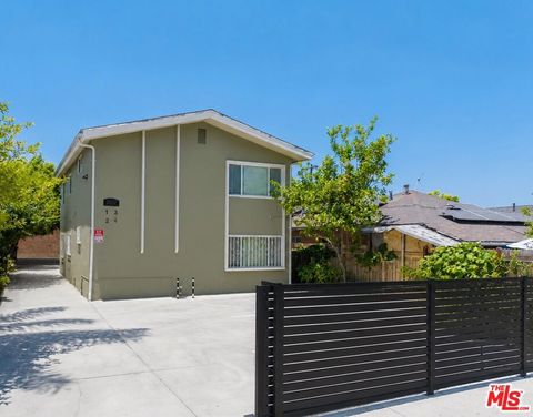 Photo of 2037 S Burnside Avenue, Los Angeles, CA 90016 (MLS # 26838879)