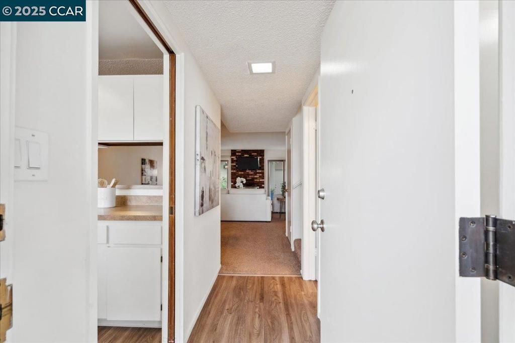 listing image 130728304377593890242