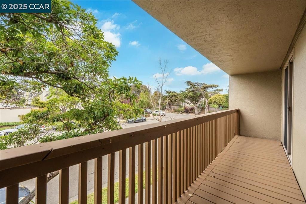 listing image 130720567573854476023
