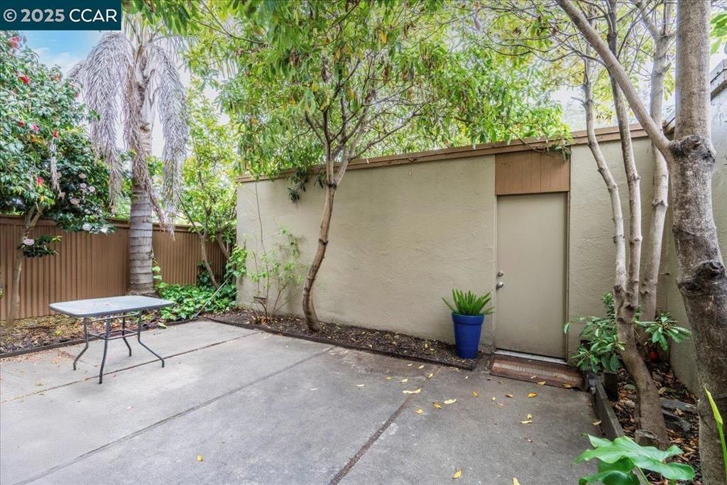 listing image 130728239244209742594