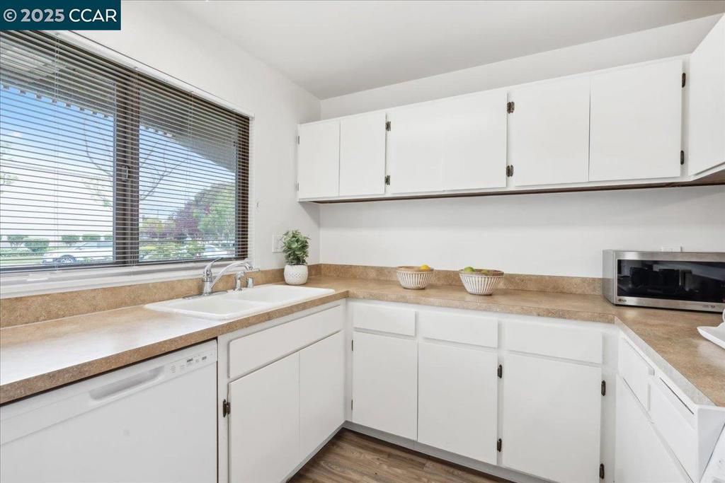 listing image 130727988747240905646