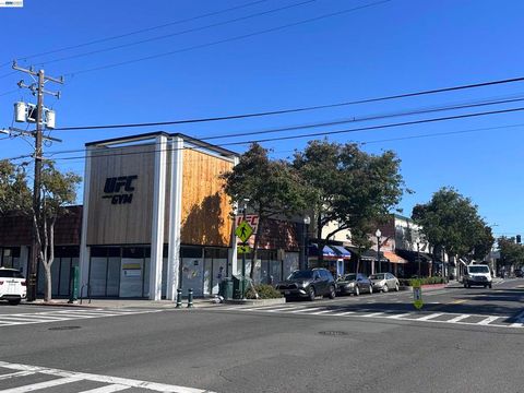 Photo of 1526 Webster St St, Alameda, CA 94501 (MLS # 41132485)