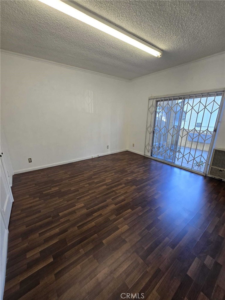 FIRST FLOOR SUITE FOR LEASE ! MOVE IN SPECIAL $897 FIRST THREE MONTHS , $997 THEREAFTER. Open Layout Suite, French Doors Inside the unit. Bathroom Located inside of the unit. Parking available for $97 additional. CAM charges $120 monthly. Additional sink located in the back room of the Suite. Very Spacious! Located in Inglewood on Manchester Blvd!