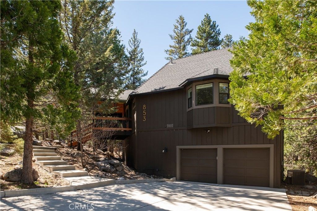 Photo of 853 Golf Course Rd, Lake Arrowhead, CA 92352 (MLS # IG26063502)