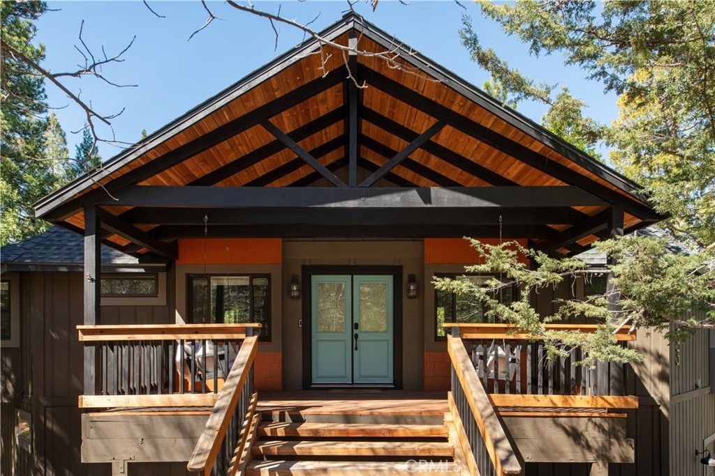 Photo of 853 Golf Course Rd, Lake Arrowhead, CA 92352 (MLS # IG26063502)