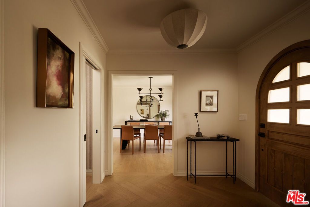 Photo of 241 S Bentley Avenue, Los Angeles, CA 90049 (MLS # 26734885)