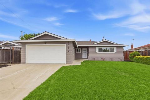 Photo of 1679 Catalonia Way, San Jose, CA 95125 (MLS # ML82042479)