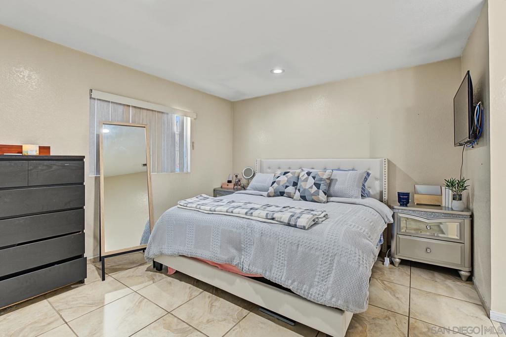 969 Shady Elm Pl.