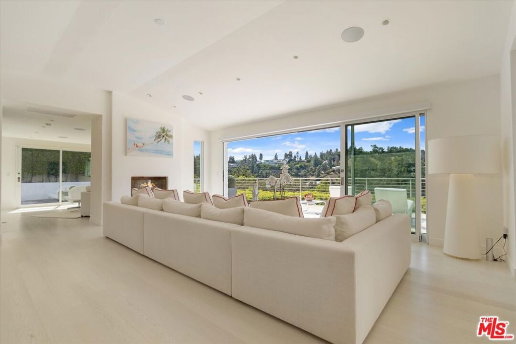 9422 Readcrest Drive