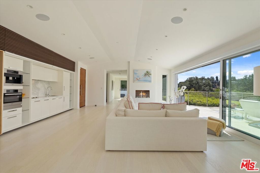 9422 Readcrest Drive