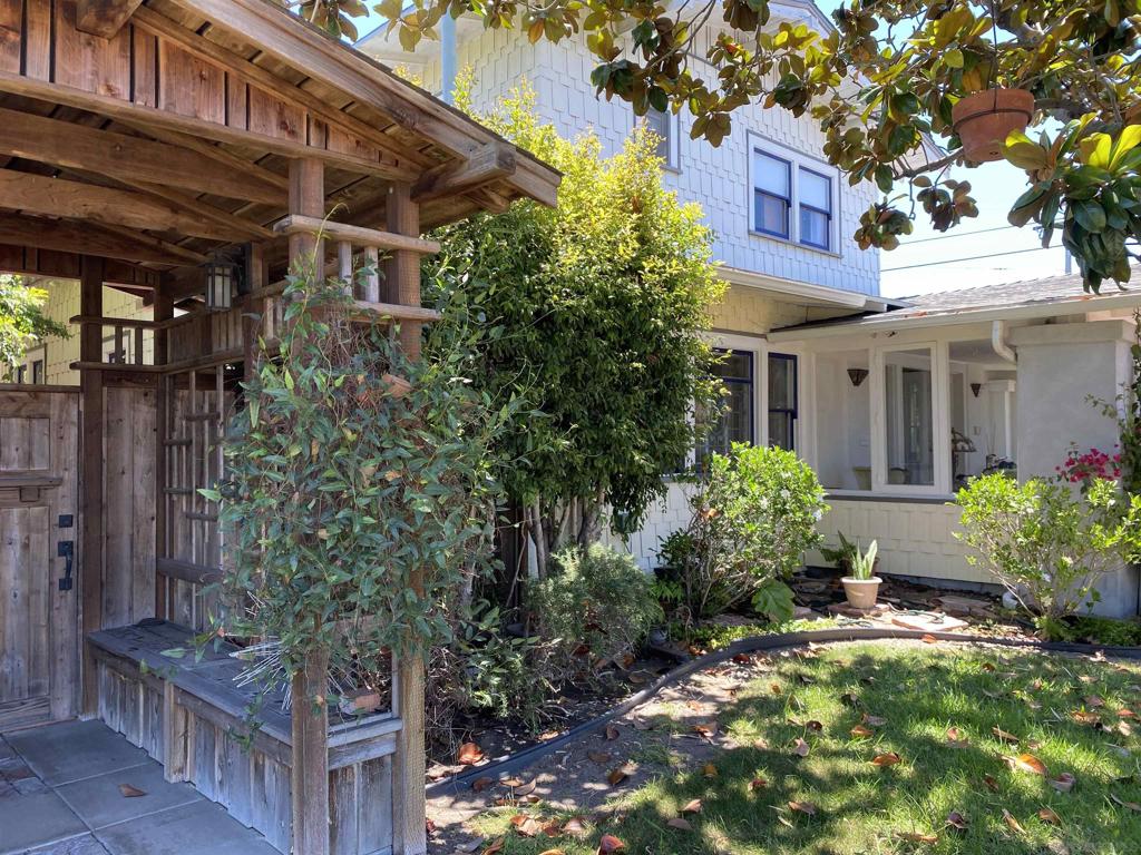 2401 Capitan Ave