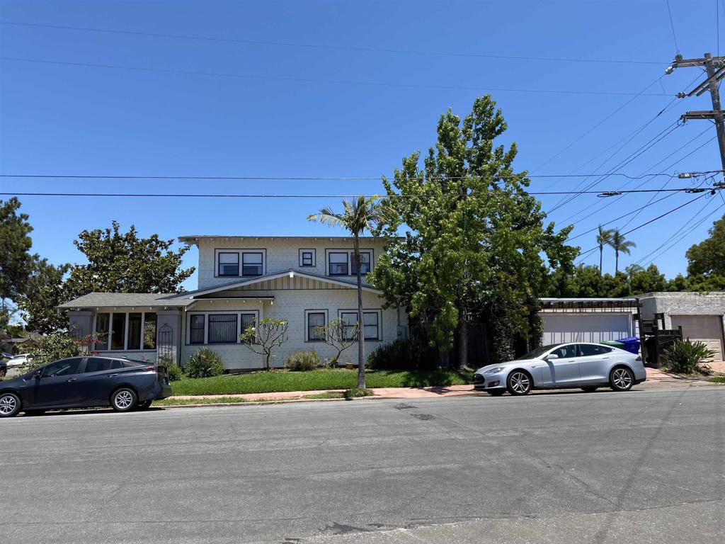 2401 Capitan Ave