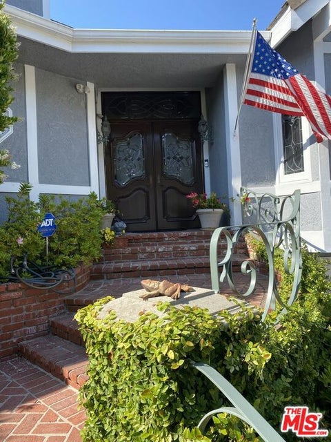 Tiny photo for 3324 Alana Drive, Sherman Oaks, CA 91403 (MLS # 26999241)