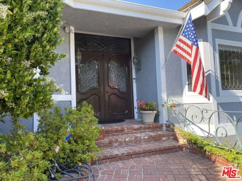 Tiny photo for 3324 Alana Drive, Sherman Oaks, CA 91403 (MLS # 26999241)