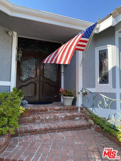 Tiny photo for 3324 Alana Drive, Sherman Oaks, CA 91403 (MLS # 26999241)