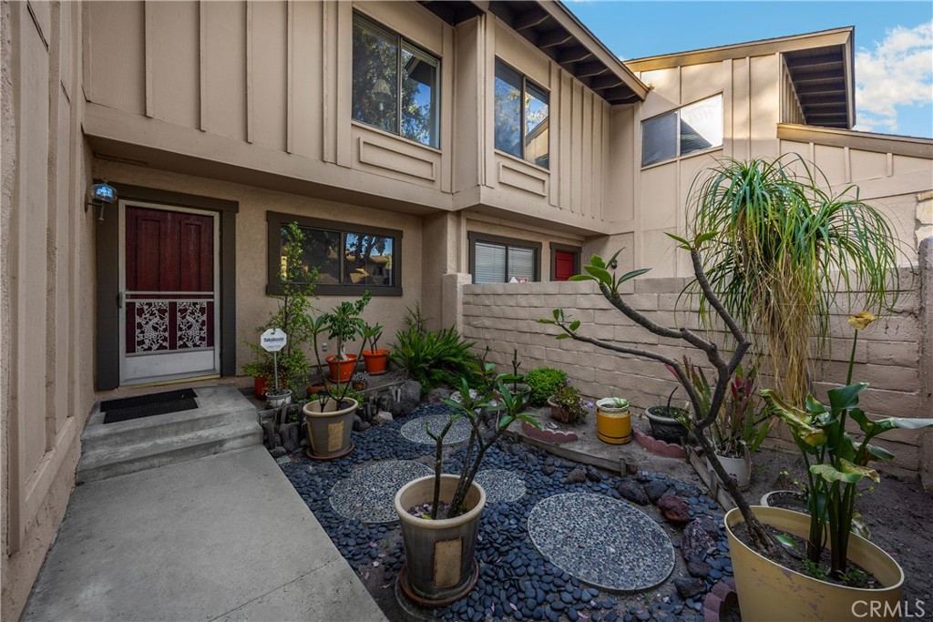 2622 N Tustin Avenue (147)