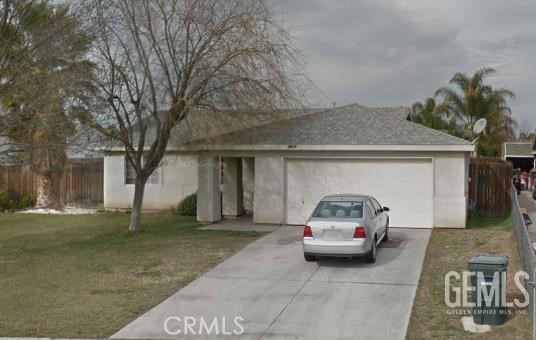 Great Three bedrooms, two full bathrooms house, close to shopping and schools! Take a look at it! This might be just what you have been looking for!