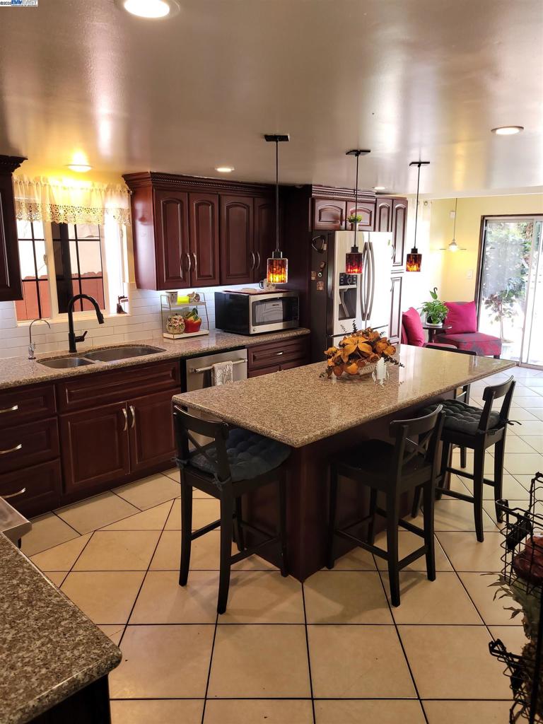 EL SOBRANTE - Residential