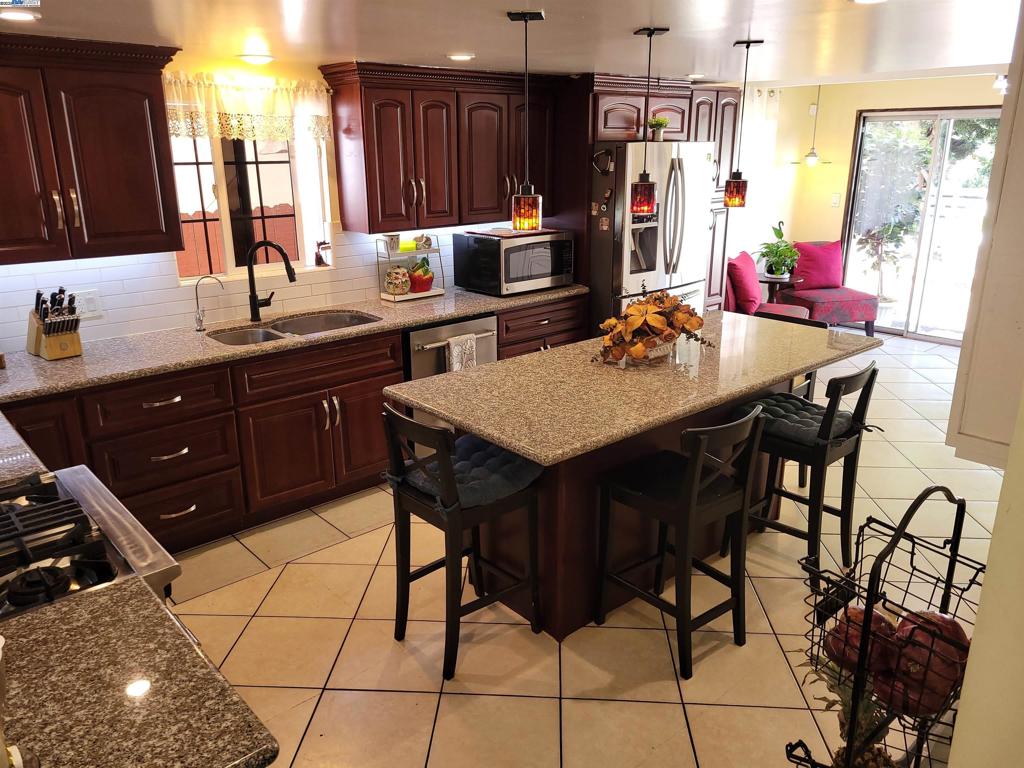 EL SOBRANTE - Residential